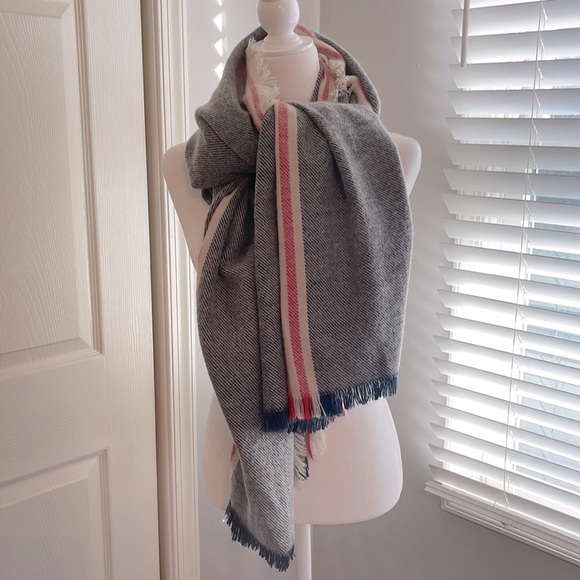 Super Soft Scarf / Shawl - Picture 3 of 3